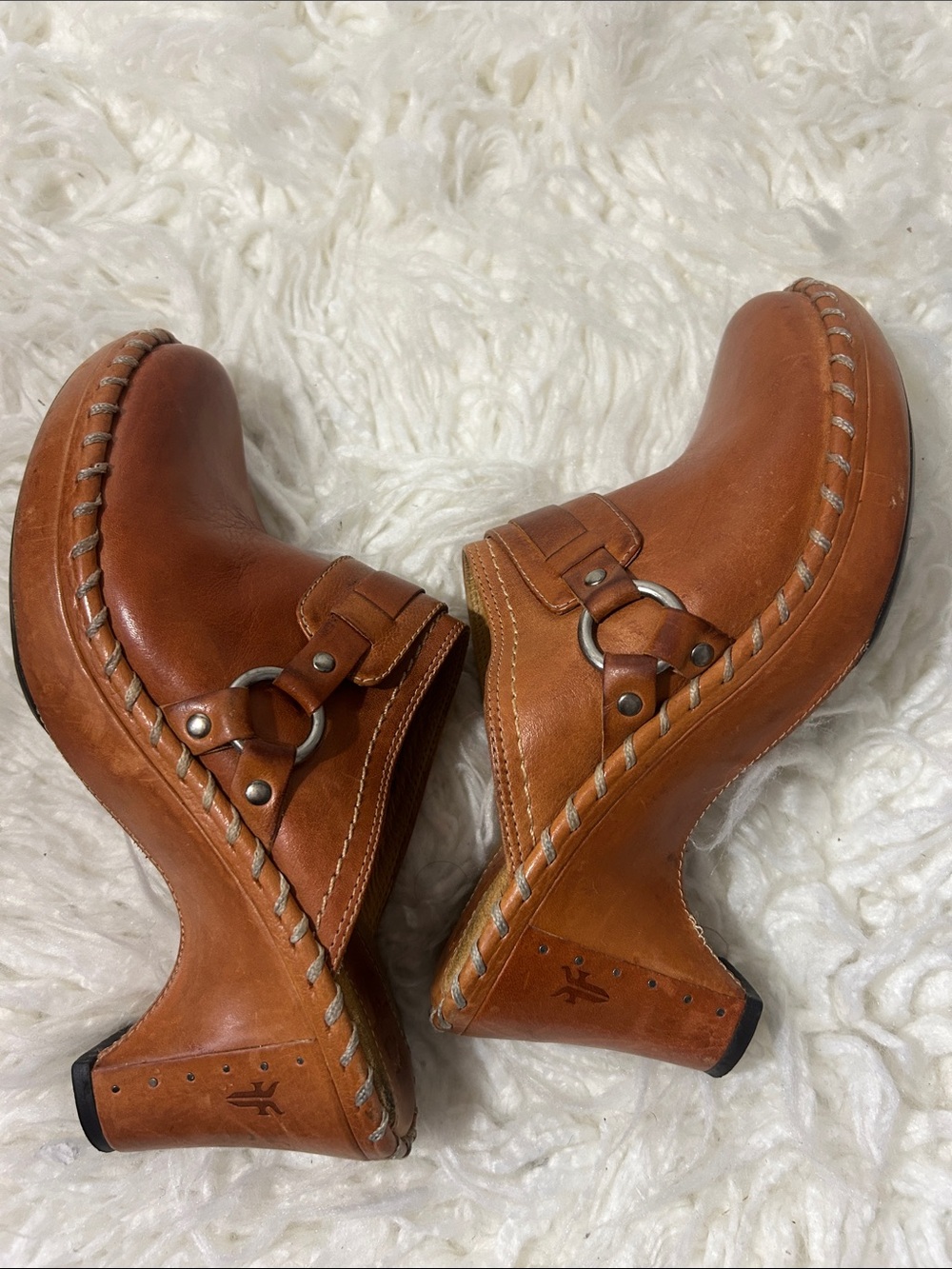 Frye Charlotte Ring Tan Leather Slip-On Clogs with Buckle Detail size 7 - Picture 7 of 10